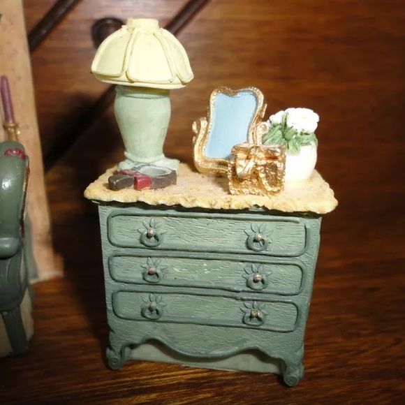 Gorgeous Set of 3 Pieces of Victorian Furniture. Mini set 1980’s - Picture 4 of 7